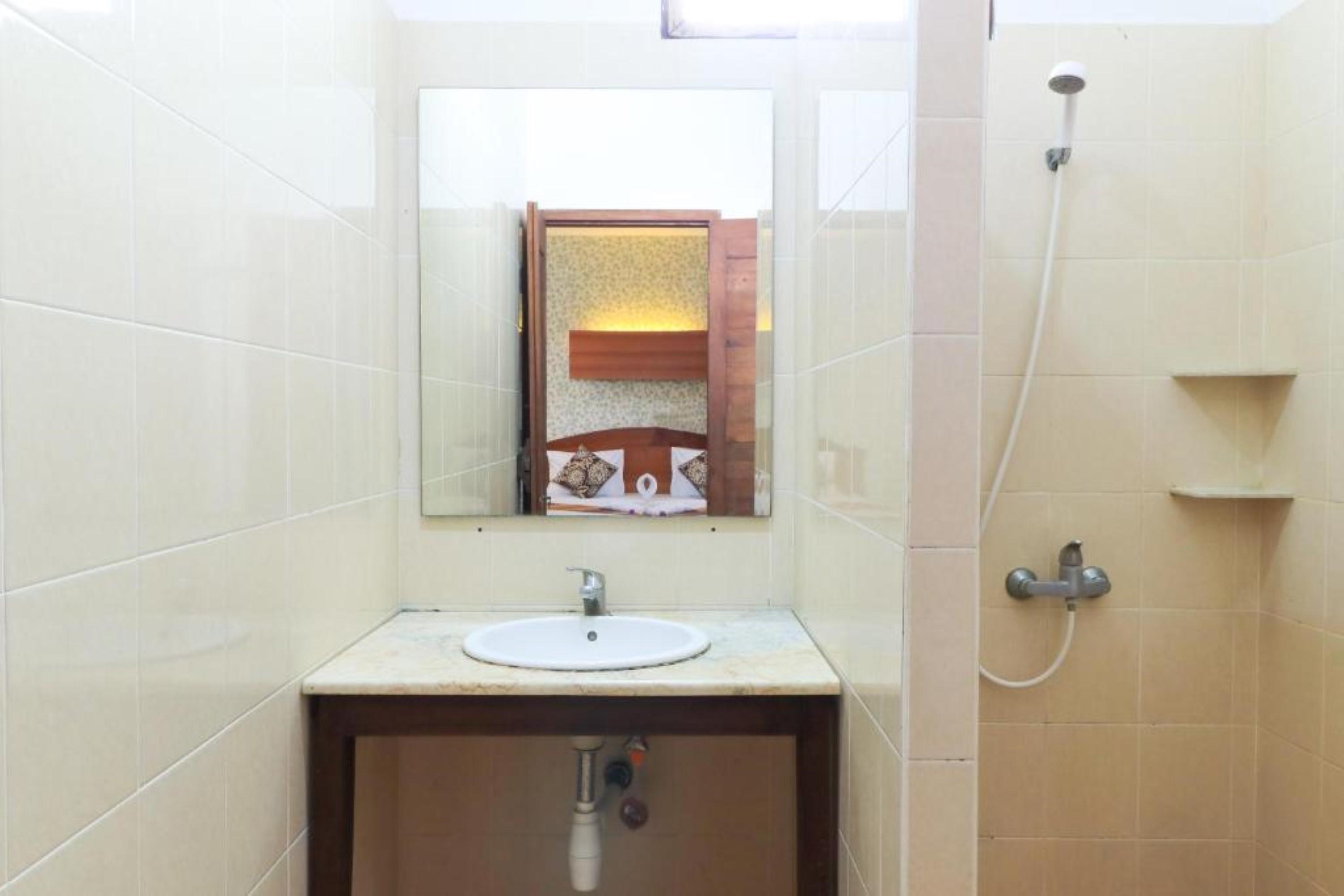 Ayu Lili Garden Hotel Kuta Кута Экстерьер фото