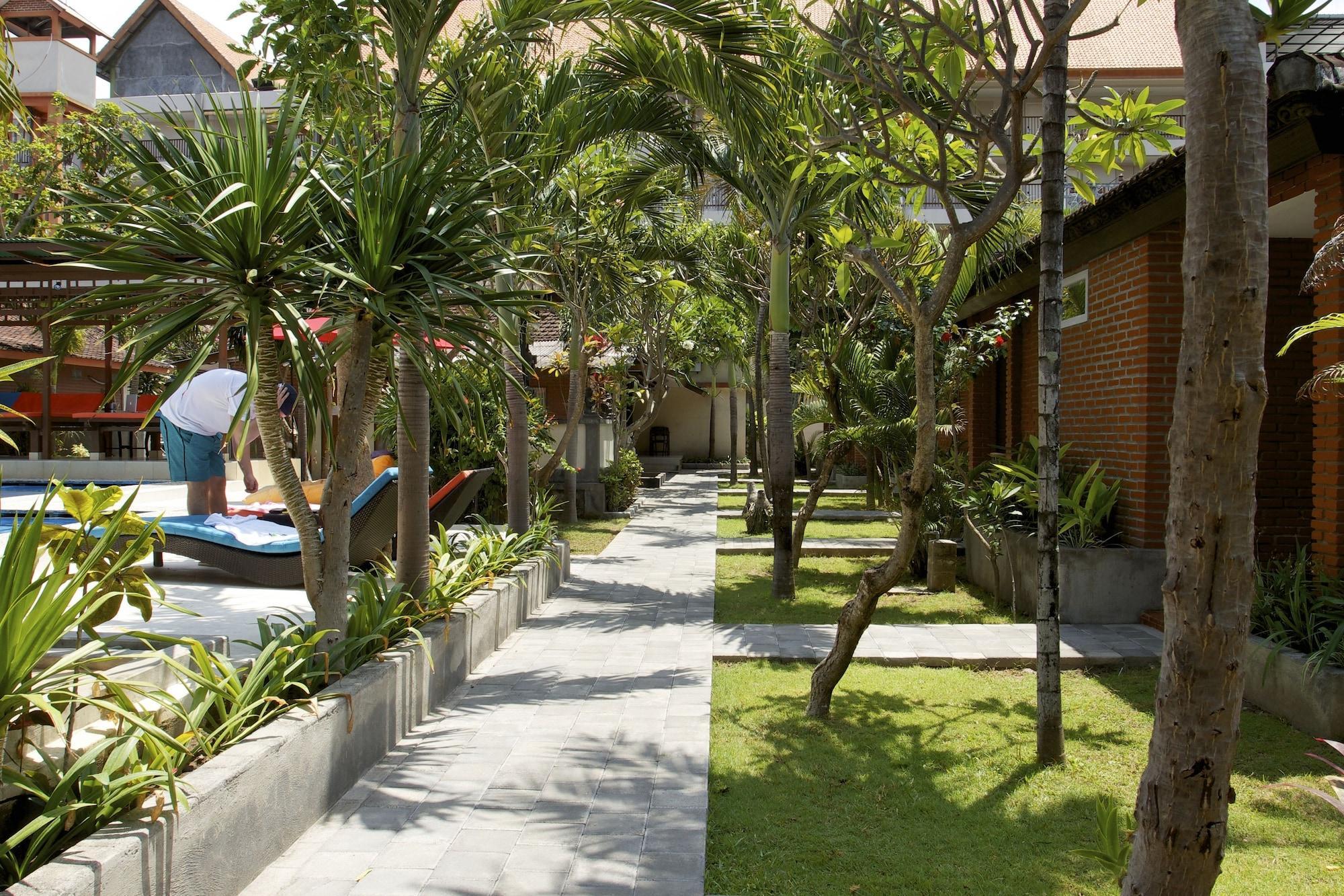 Ayu Lili Garden Hotel Kuta Кута Экстерьер фото