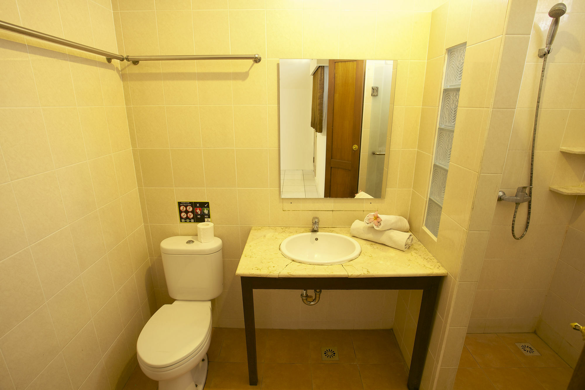 Ayu Lili Garden Hotel Kuta Кута Экстерьер фото