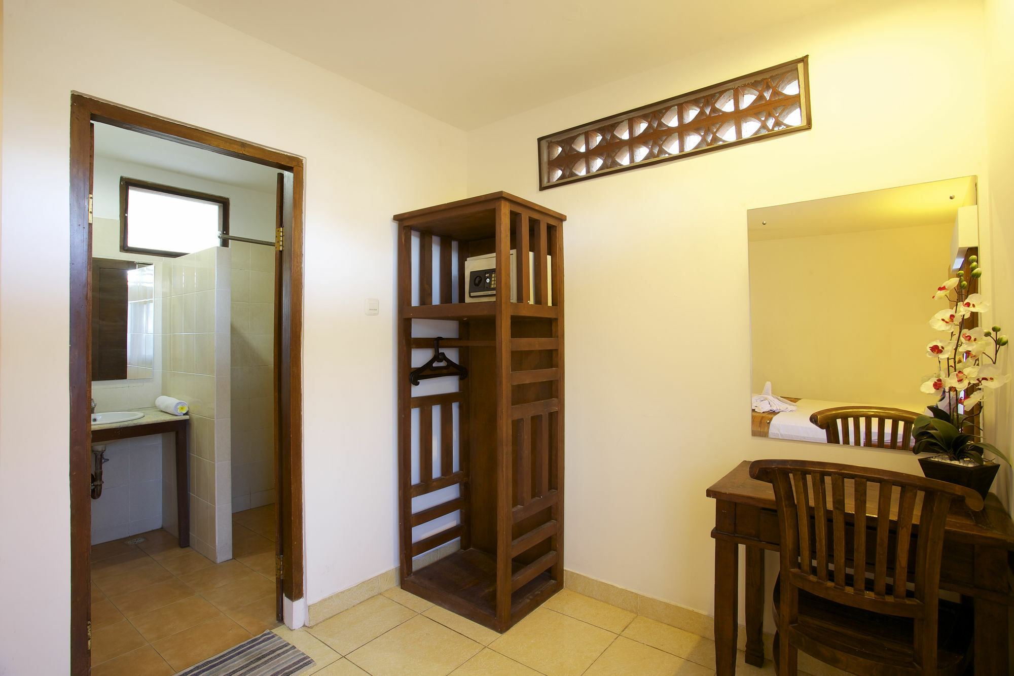 Ayu Lili Garden Hotel Kuta Кута Экстерьер фото